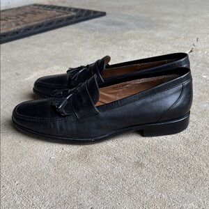 Mezlan mens 10.5 M black leather slip on tassel loafer dress shoes EUC